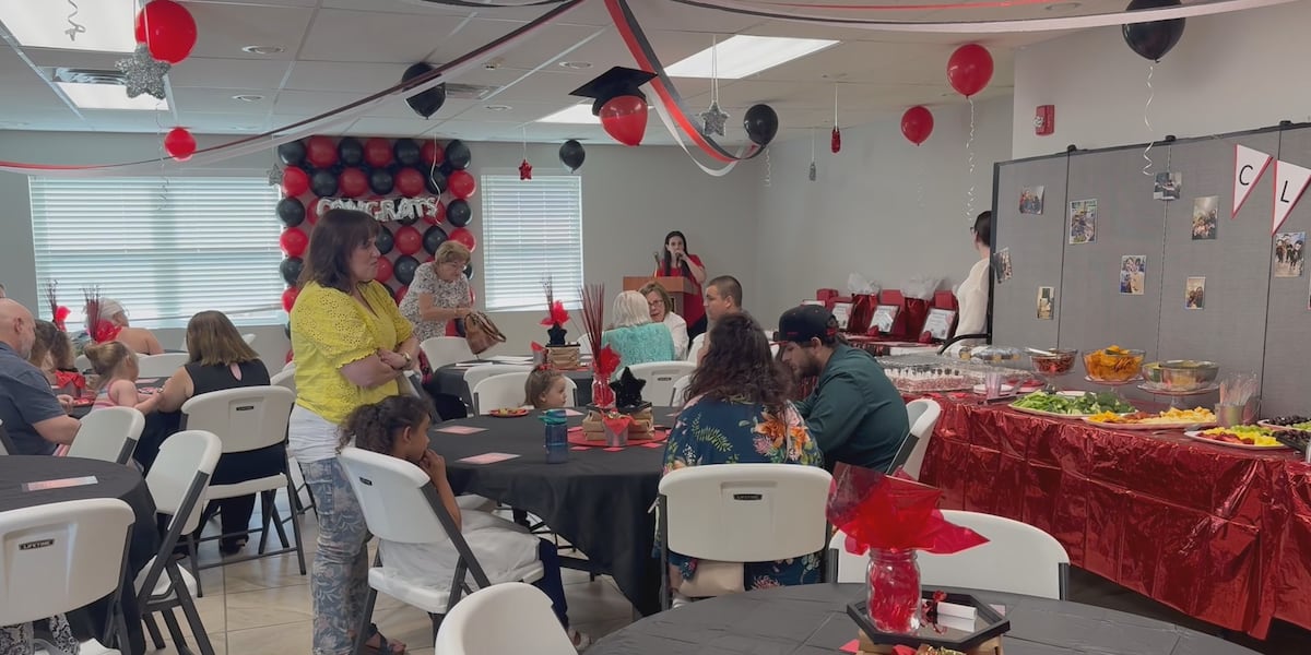 Mom’s House holds graduation ceremony honoring single parent’s accomplishments